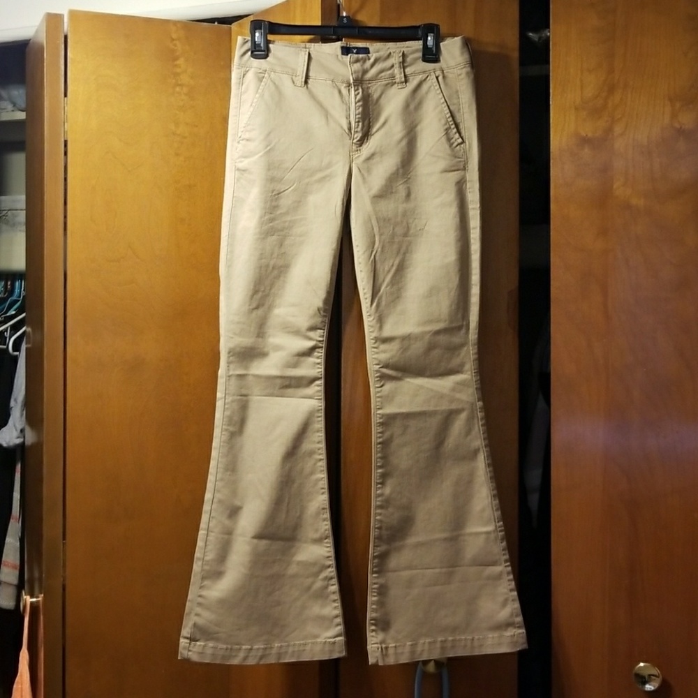 AE Khaki Pants Size 4 Short NWOT